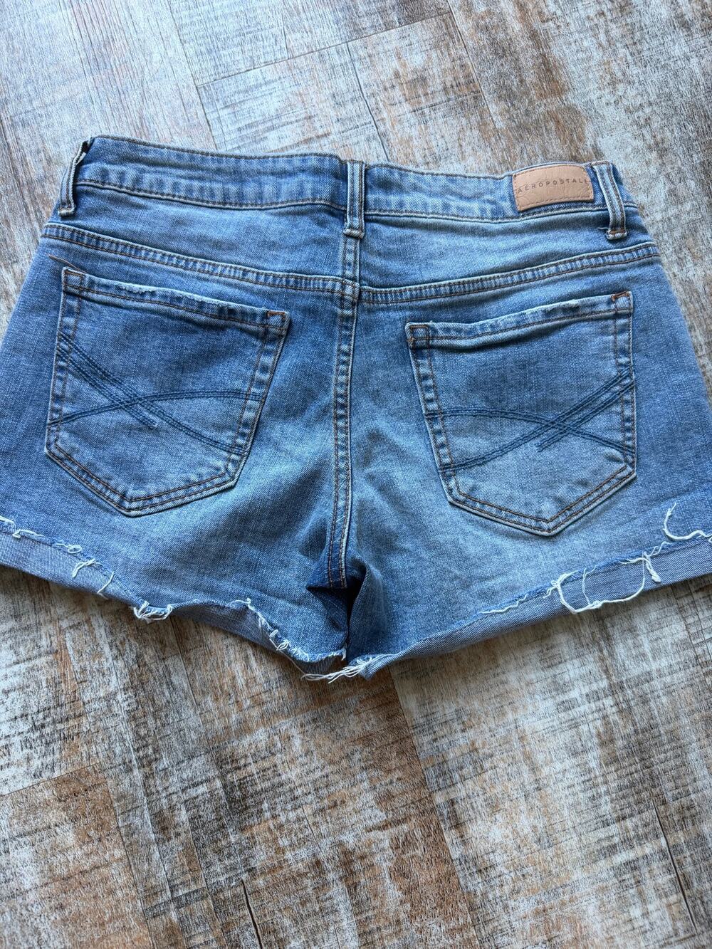Aeropostale MIDI Raw Hem Denim Jean Shorts Size 4 Summer Everyday Shorts